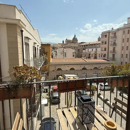 Santa Maruzza - With Balcony View, 5 Min Walk To Teatro Massimo & Cathedral