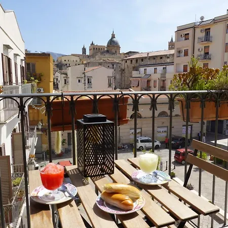 Santa Maruzza - With Balcony View, 5 Min Walk To Teatro Massimo & Cathedral *