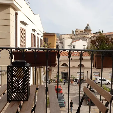 Santa Maruzza - With Balcony View, 5 Min Walk To Teatro Massimo & Cathedral Appartamento