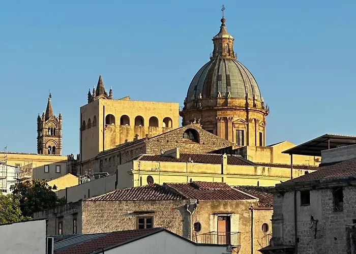 Santa Maruzza - With Balcony View, 5 Min Walk To Teatro Massimo & Cathedral