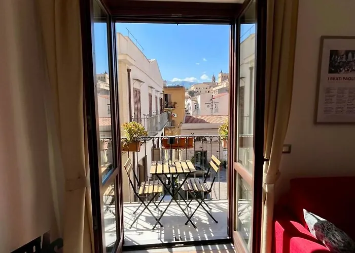 Santa Maruzza - With Balcony View, 5 Min Walk To Teatro Massimo & Cathedral *