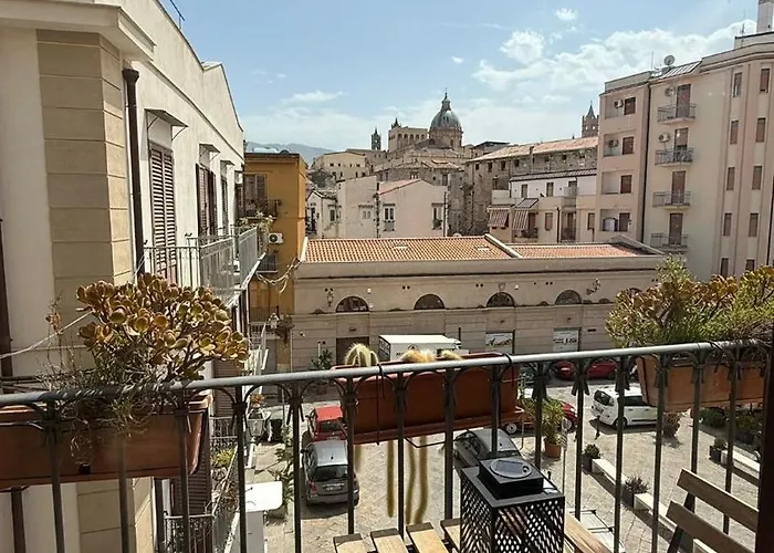 Santa Maruzza - With Balcony View, 5 Min Walk To Teatro Massimo & Cathedral